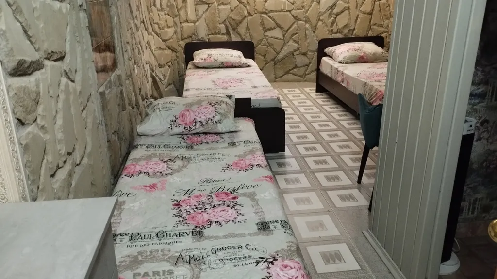 Уютный этаж с видом на сад и внутренним двориком