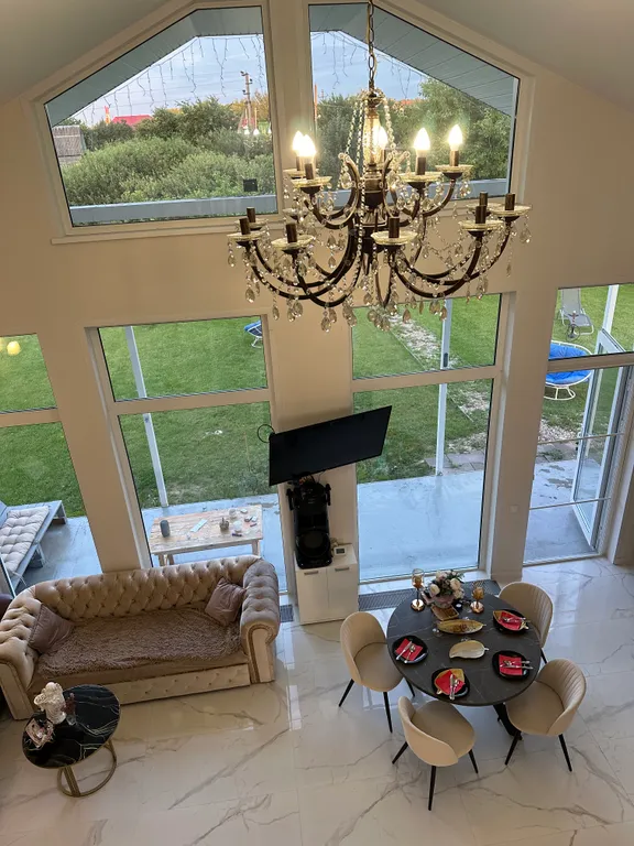 Дом с панорамными окнами и баней