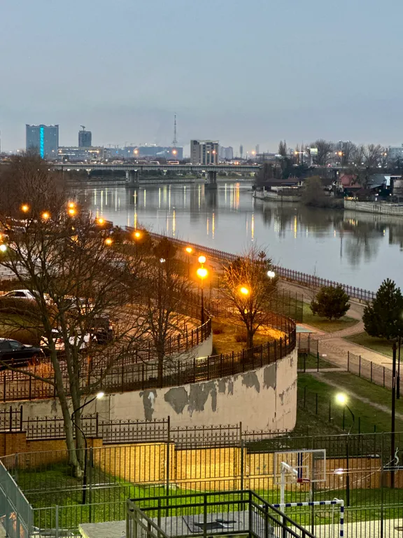 Квартира Квартира Великолепный апартамент в центре с потрясающим видом на реку Кубань — Краснодар