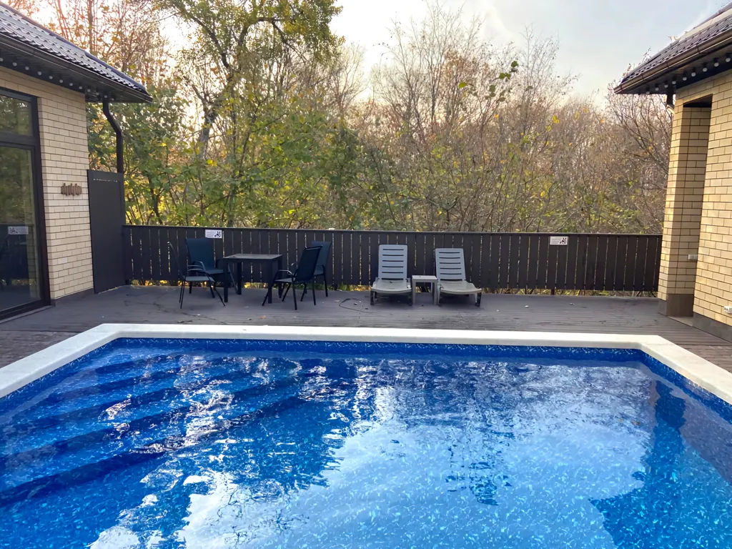 Дом в лесу с теплым бассейном и баней