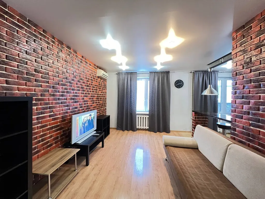 Видовая квартира с дизайнерским ремонтом в центре