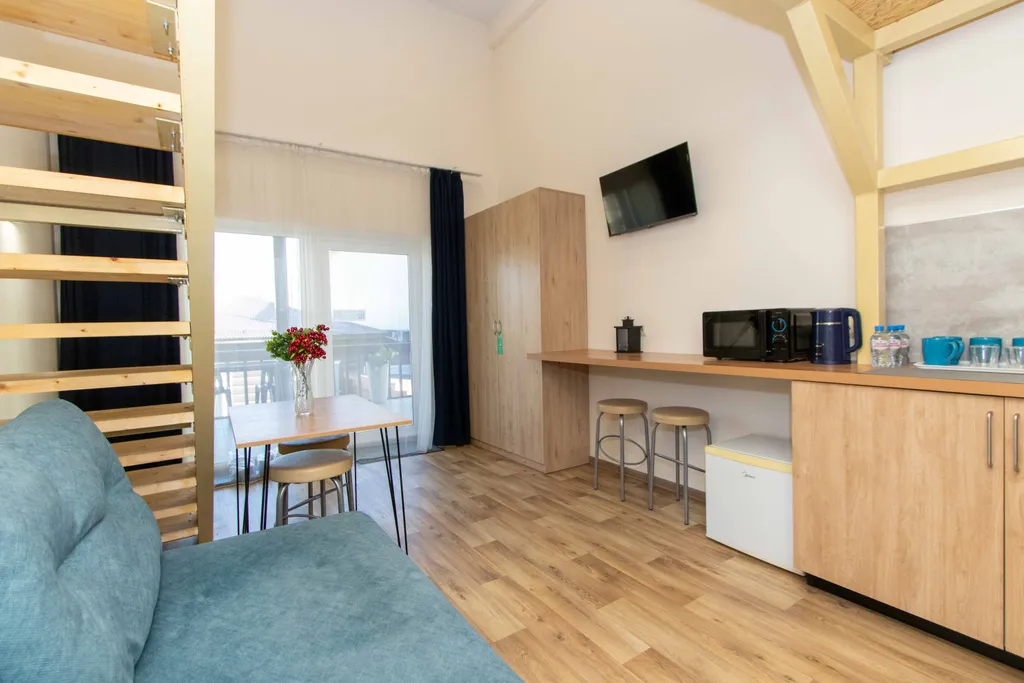 Четырёхместный стандарт с  широкими кроватями на двух уровнях