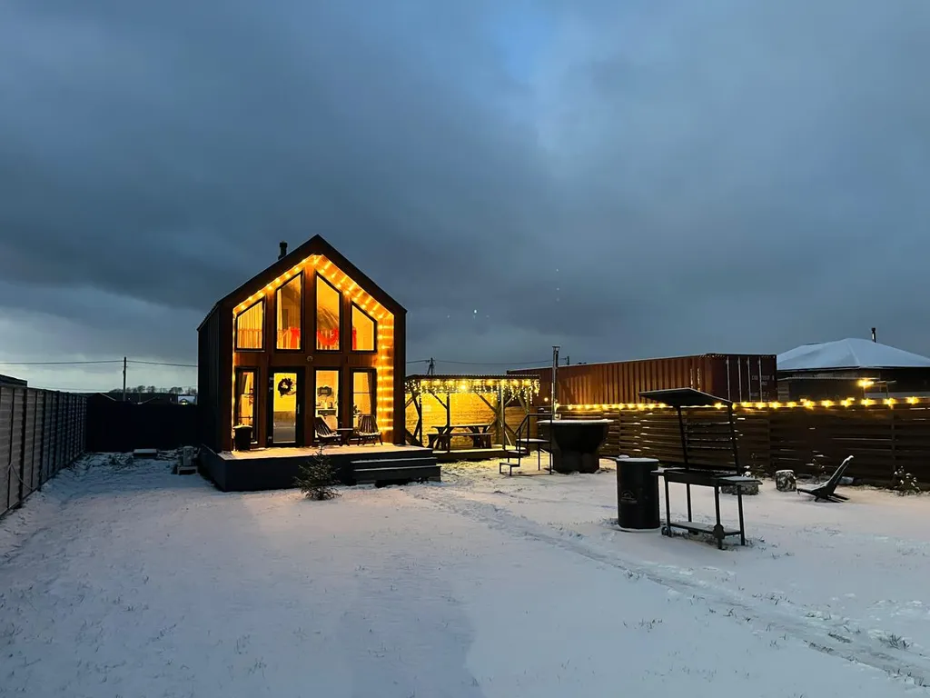 Уютный дом в стиле Барнхаус с чаном у леса, у нас есть баня.