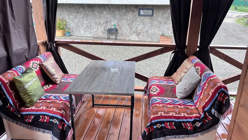 Домик с видом на горы