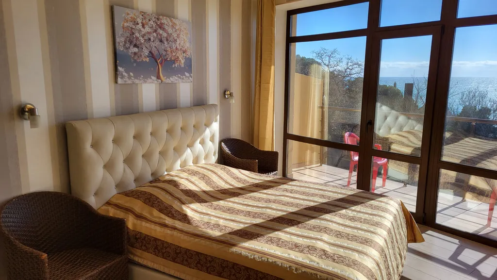 Апартамент двухкомнатный с видом на море