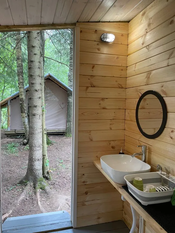 Палатка лесной домик на базе отдыха Белка