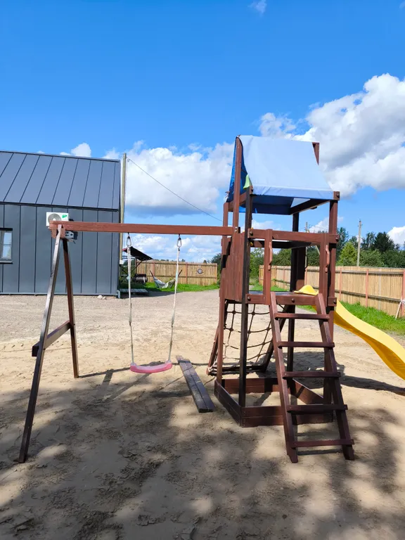 Загородный дом у озера