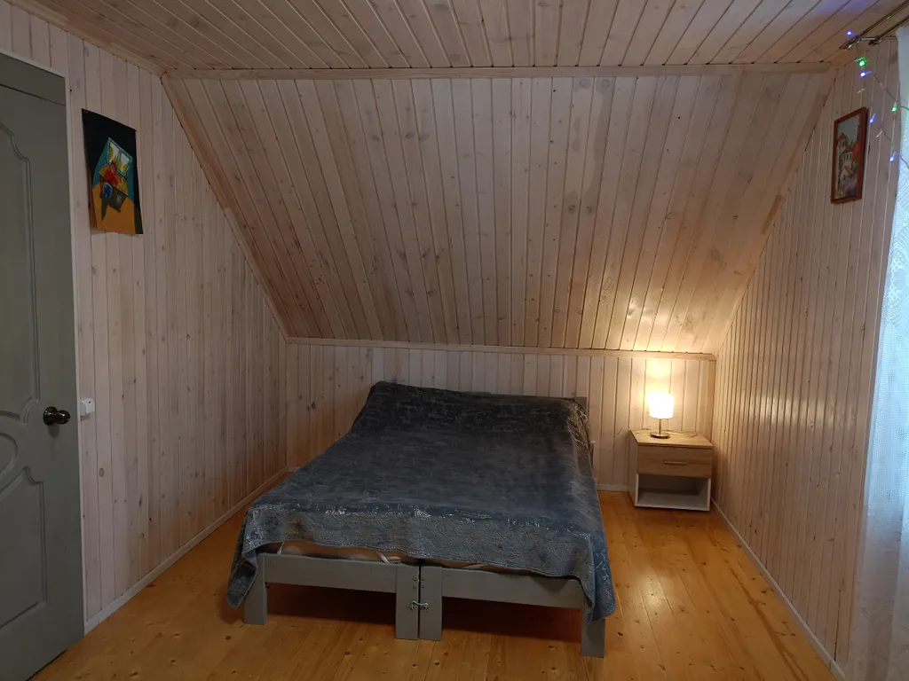 Коттедж Дом с кирпичным камином — Луга