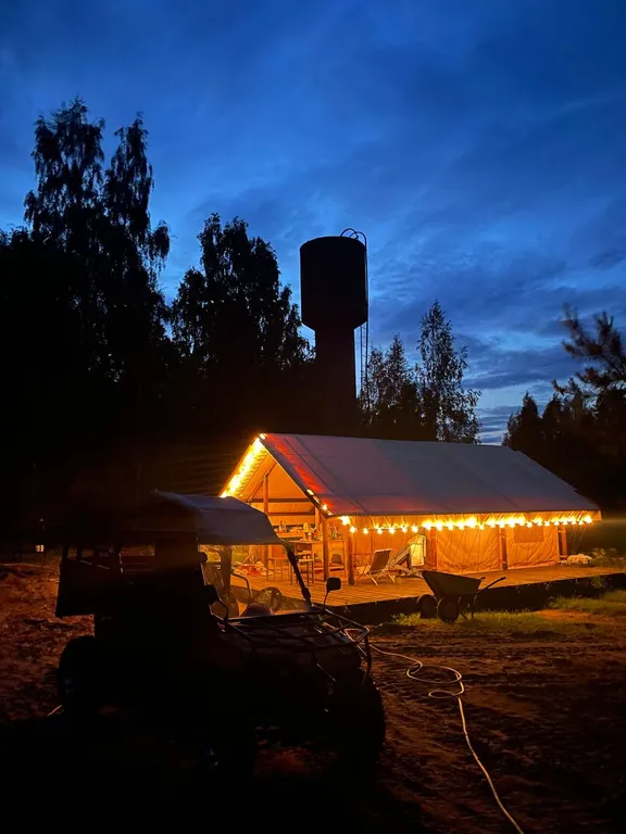 Уютный глэмпинг на прекрасном острове на псковском озере