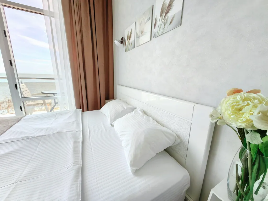 Студия с видом на море