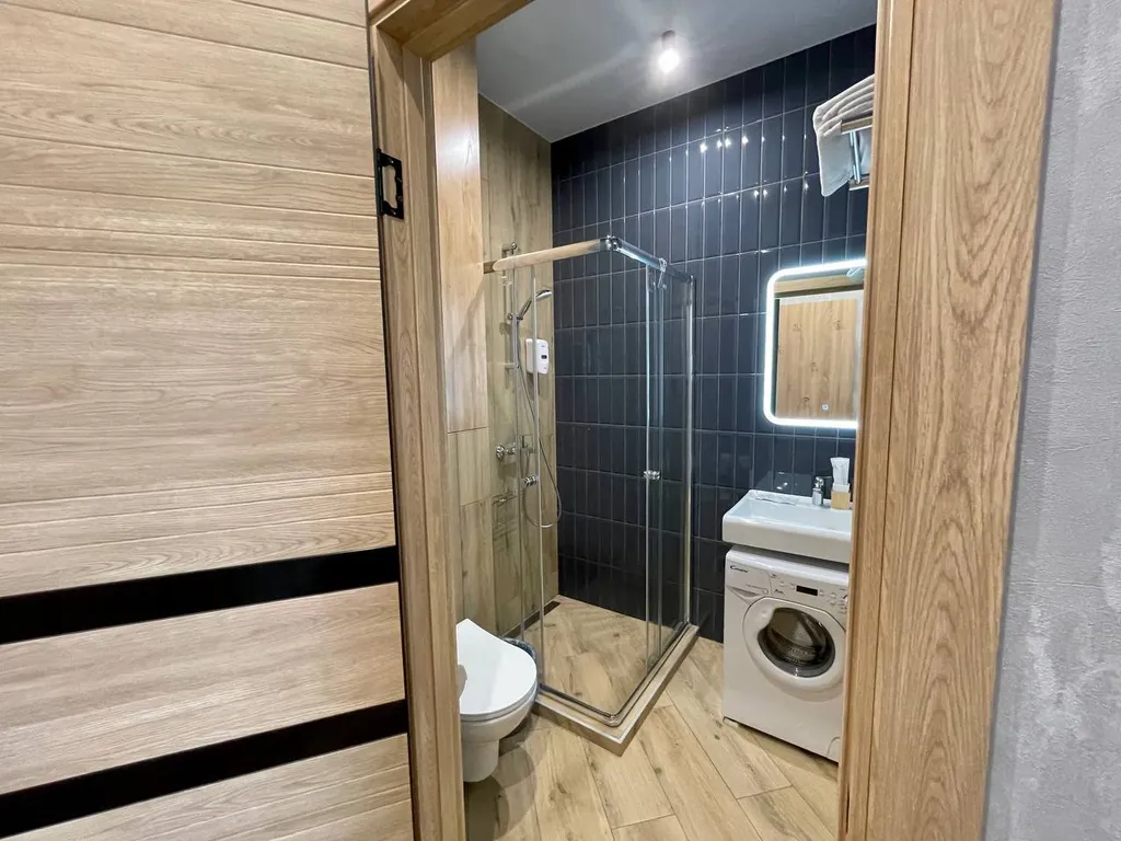 "В Гости!" на Запорожской 69  (1к студия №7 рядом с БЦ "Сити")