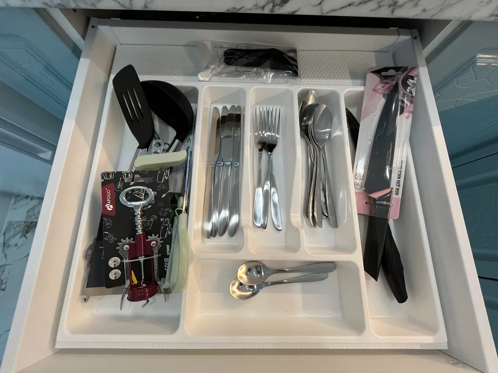 Квартира с панорамным видом на город и озеро на 20-ом этаже