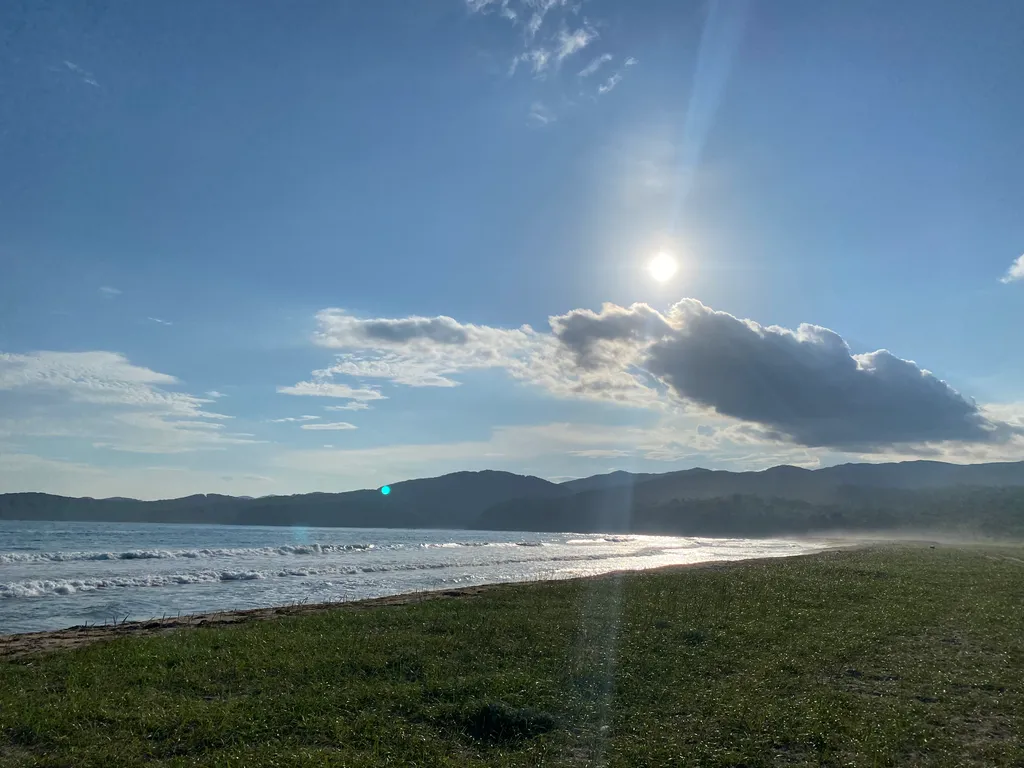 Уютная студия с дизайнерским ремонтом с видом на море и остров Петров