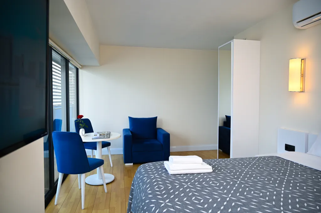 Большая 2+1 с шикарным видом на море и набережную, 22 этаж