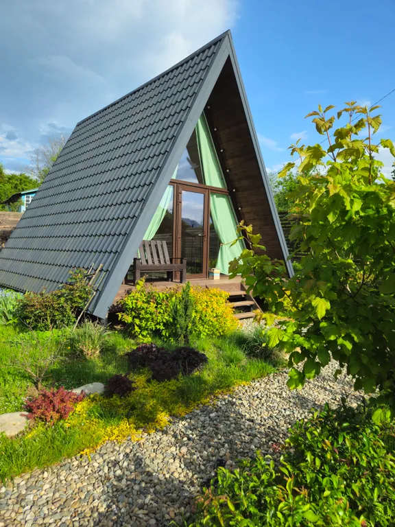 Коттедж Домик треугольник на 4 человек — аренда посуточно в Даховская