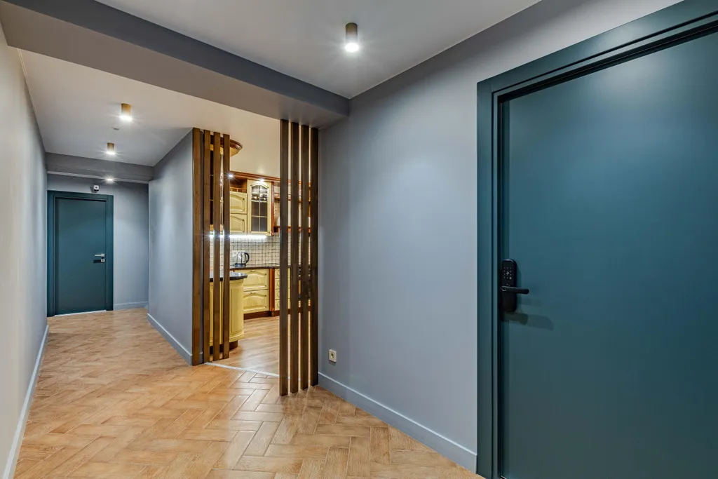 Квартира Уютная комната с выходом на балкон в трёхкомнатной квартире — Екатеринбург