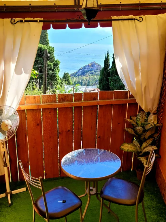 Домик с террасой и видом на море где сбываются мечты для двоих Симеиз