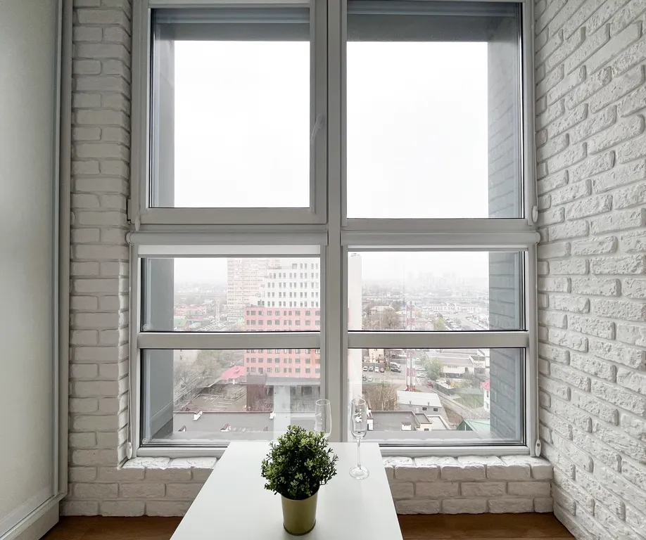 Очень уютная и светлая студия для двоих с лоджией