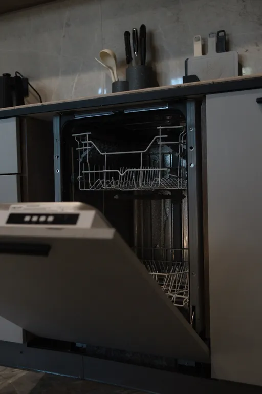 Дом с теплым бассейном на озере