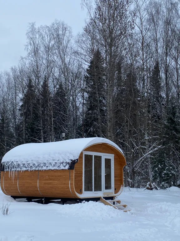 Домик на берегу реки