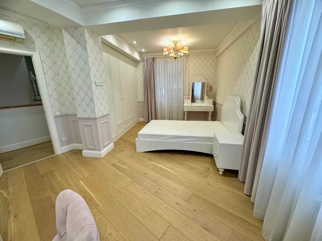 Дом с бассейном и баней у моря