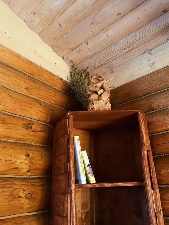 Дом баня на берегу водоема