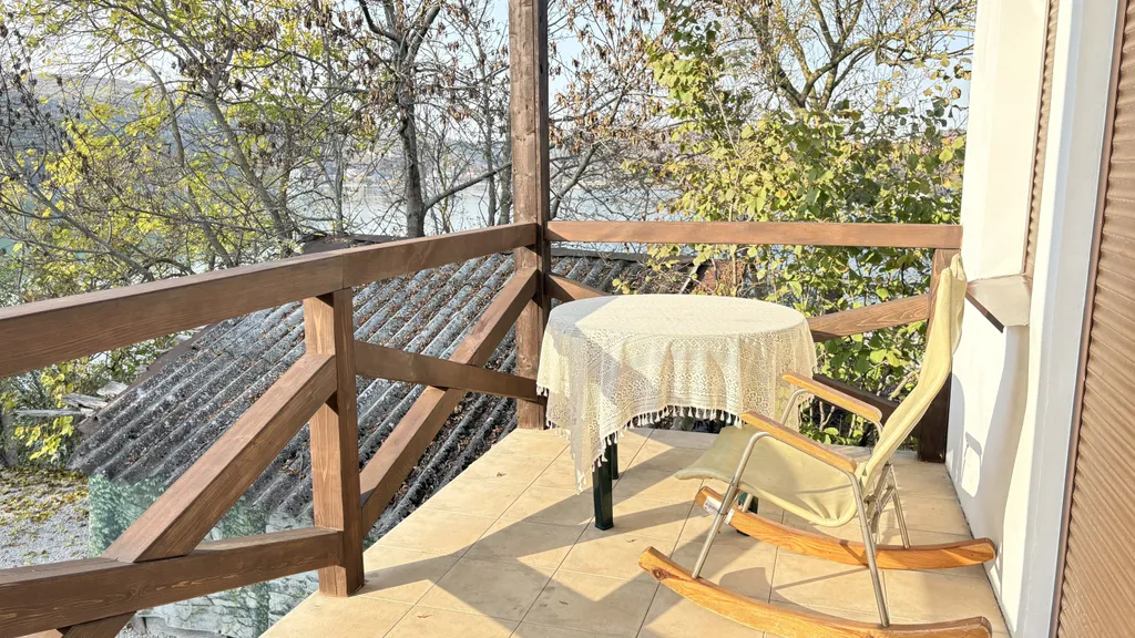 Забудьте о городской суете! Уютный домик на берегу озера!