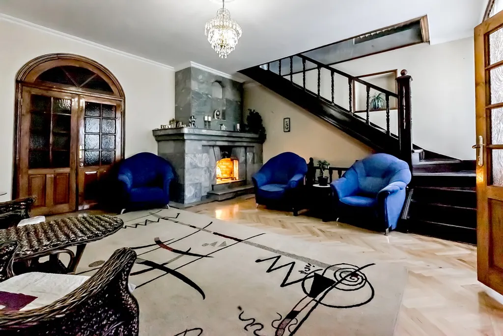 6-комнатный Дом