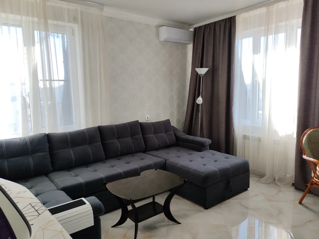 Шикарная огромная квартира с видом на море