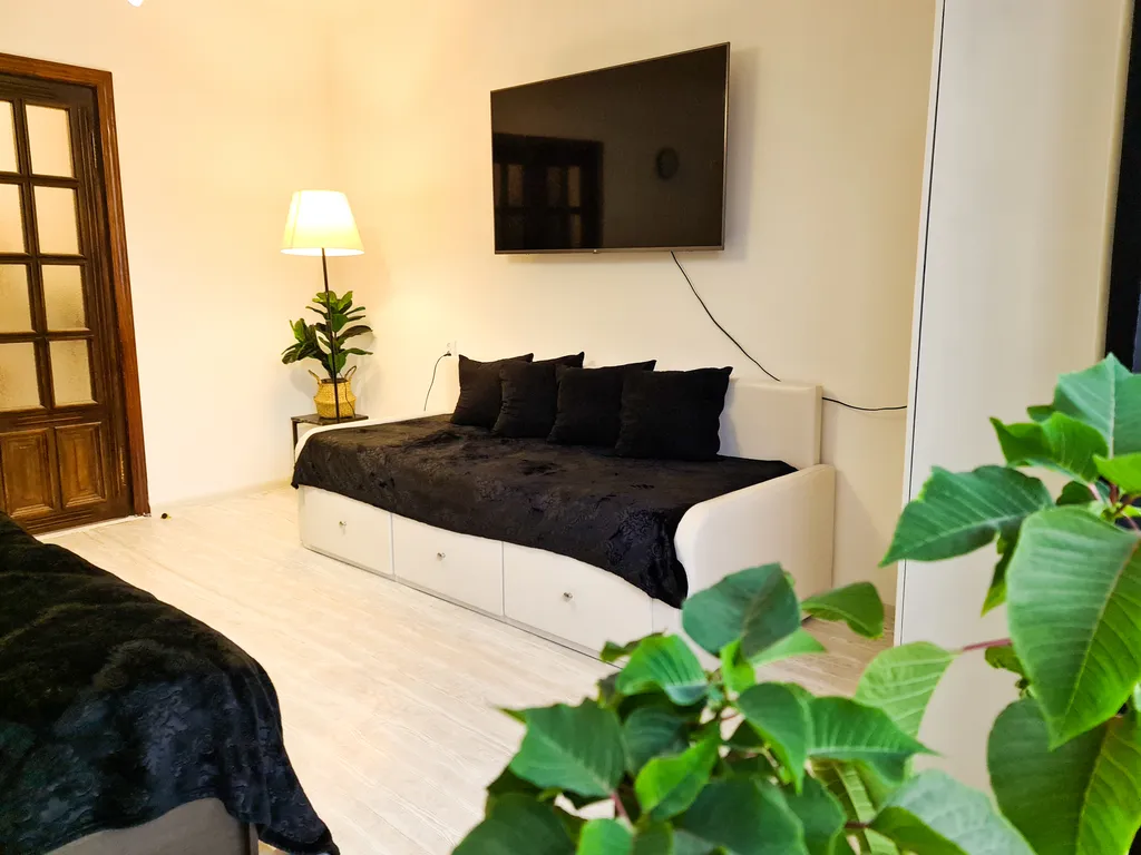 Двухкомнатная рядом с ЯГД и ж/д вокзалом