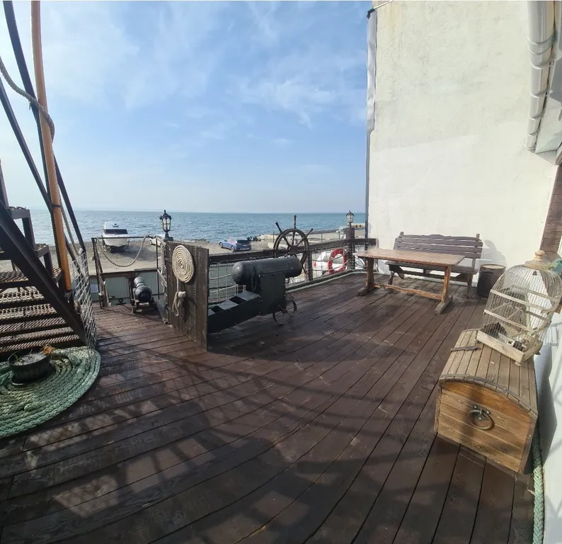 Дом на берегу моря