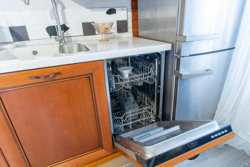 Дом с олененком и гортензиями