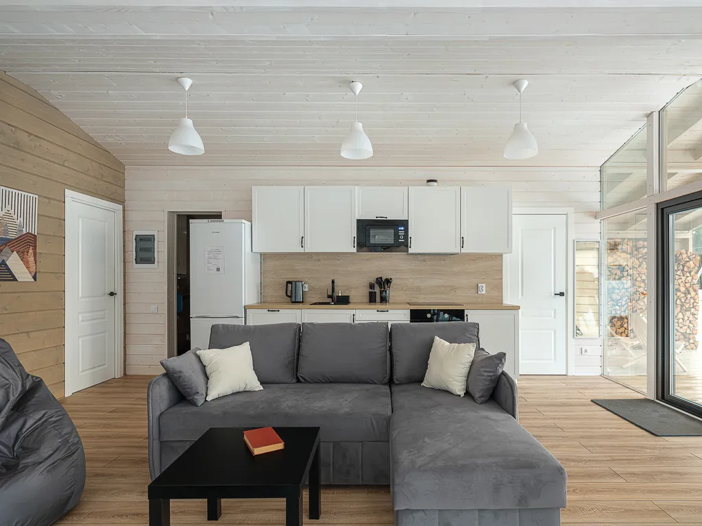 Уютный семейный дом с камином