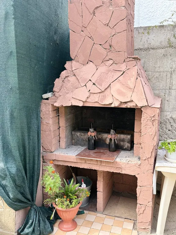 Уютная комната в частном доме со своим двором