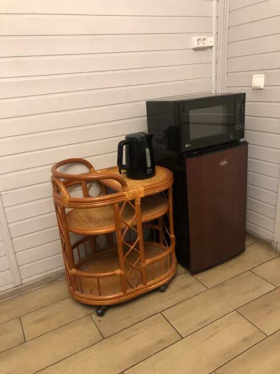 Уютный загородный дом с зоной барбекю и приватной территорией