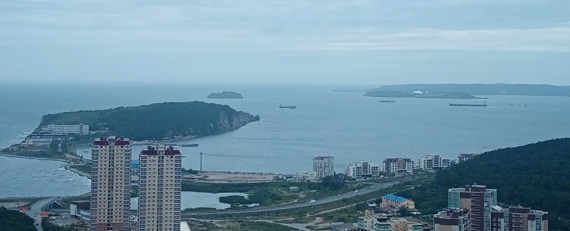 вид  на море из окна