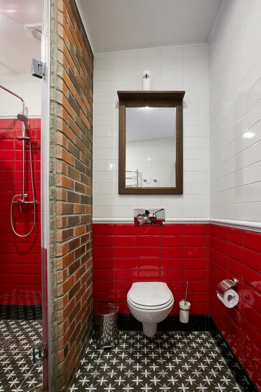 Большой коттедж с 5 спальнями, камином и террасой, Ромашка