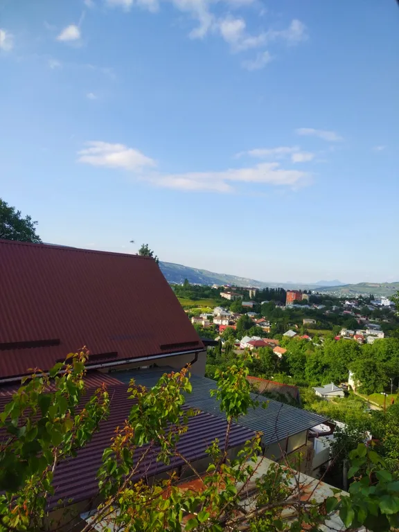 Чистая студия с евро ремонтом и красивым видом на горы