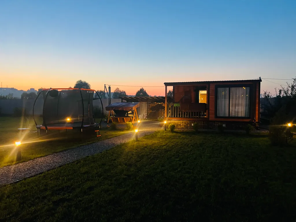 Уютный домик в тихом месте у реки