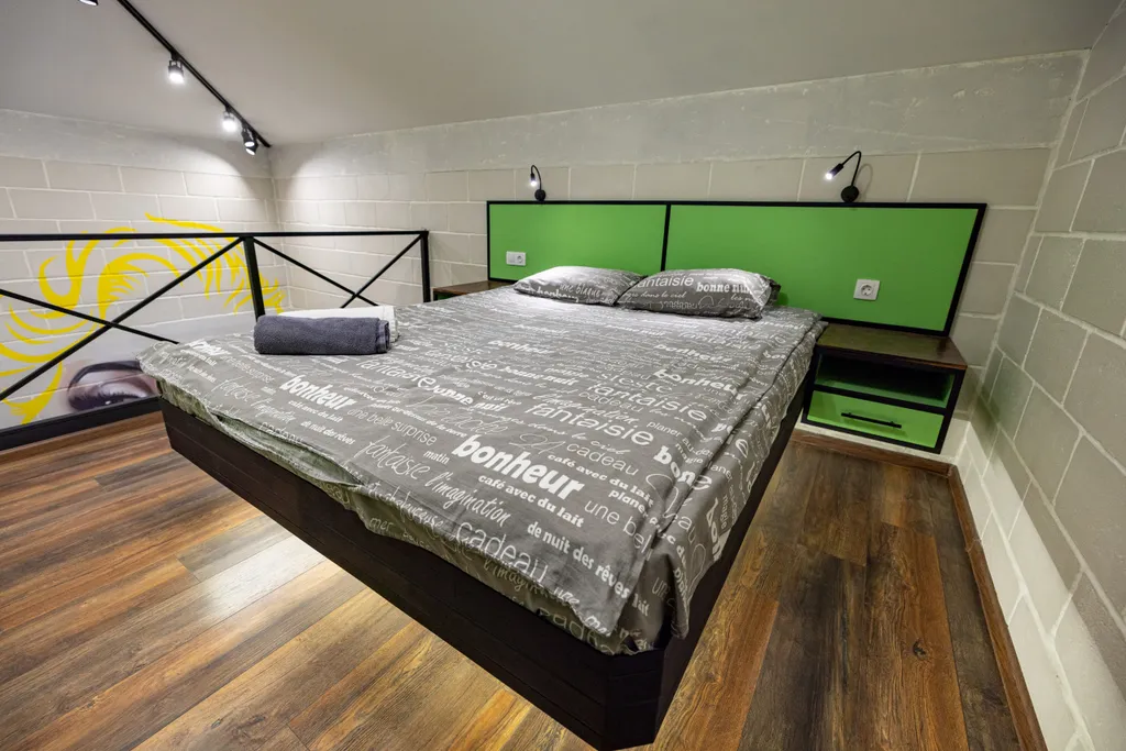 Двухуpовнeвaя cтудия с сауной Mерлин Монрo