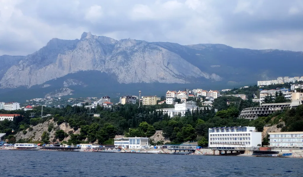 Квартира Комната в частном доме с балконом на море, бесплатная парковка — Гаспра