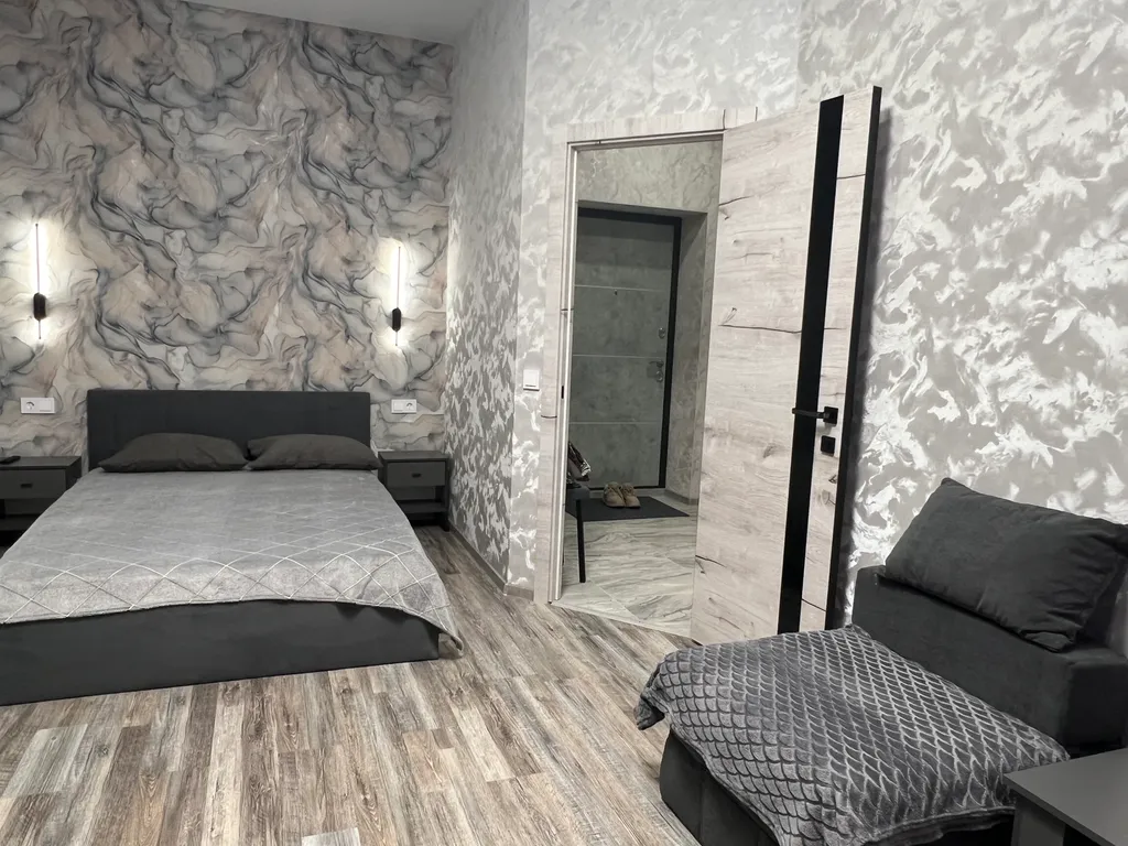 Уютная квартира с новым ремонтом с видом на взлётную полосу