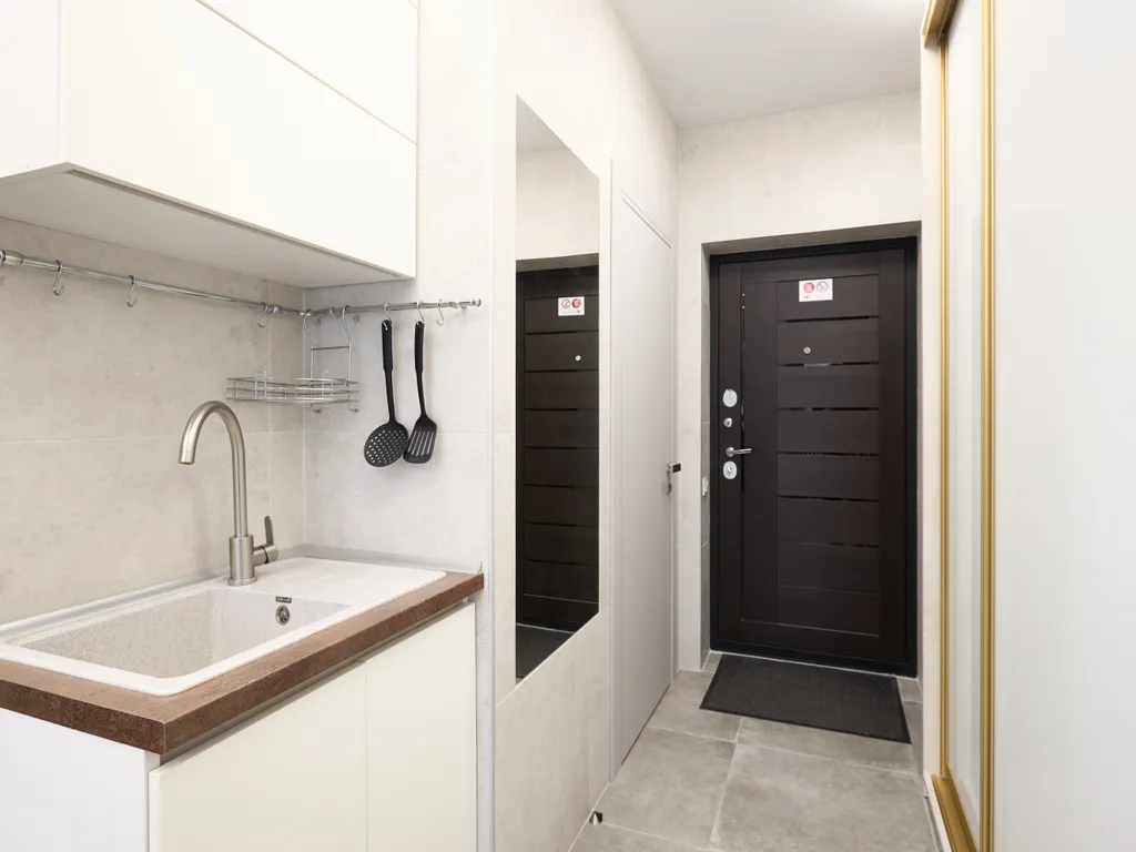 Студия с новым ремонтом (метро 5 минут пешком)