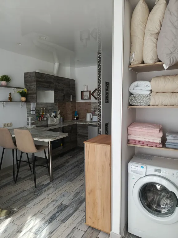 Студия с панорамным окном в Сириусе