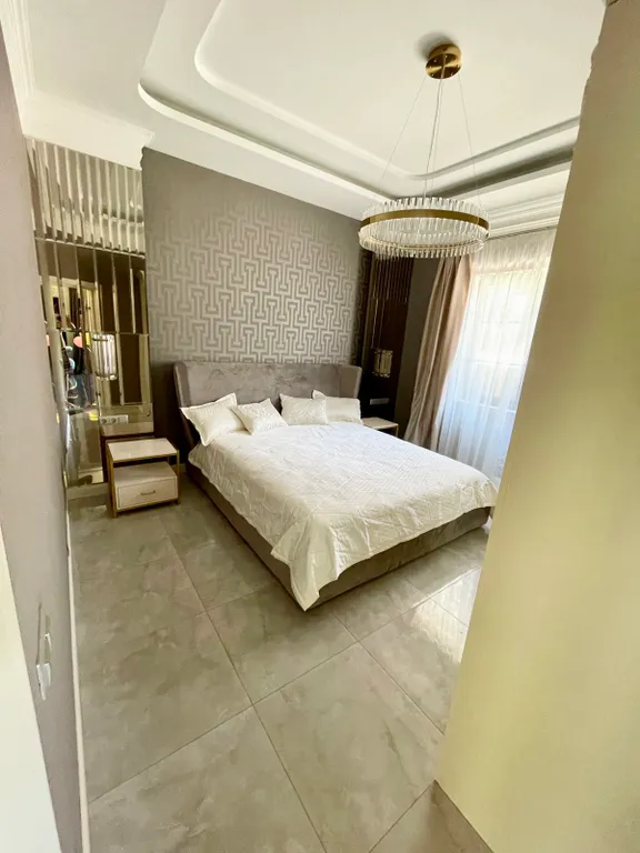 Стильный дом с открытым бассейном и сауной