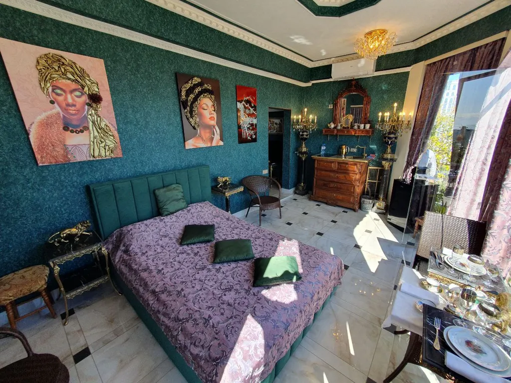 Студия с бассейном - вид на море