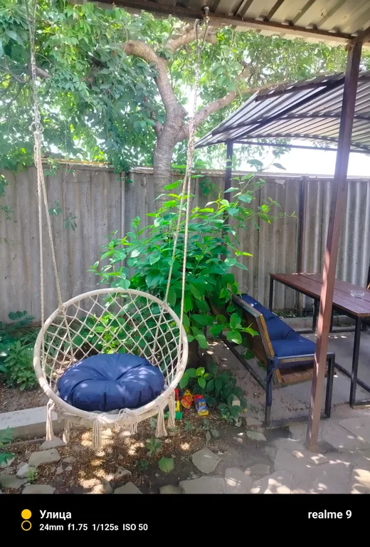 Дом возле моря, центр