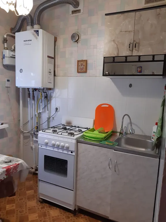 3-комнатная квартира с кондиционером без балкона у института, парка семейным