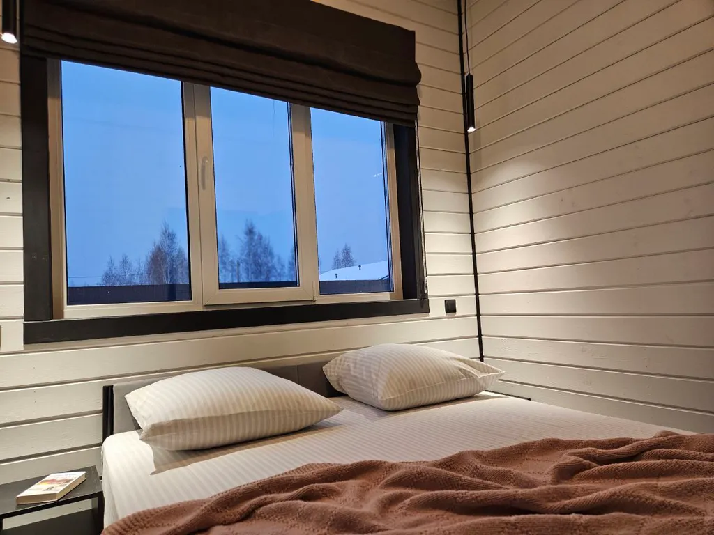 Дом с большой террасой, панорамными окнами, банным чаном и сауной