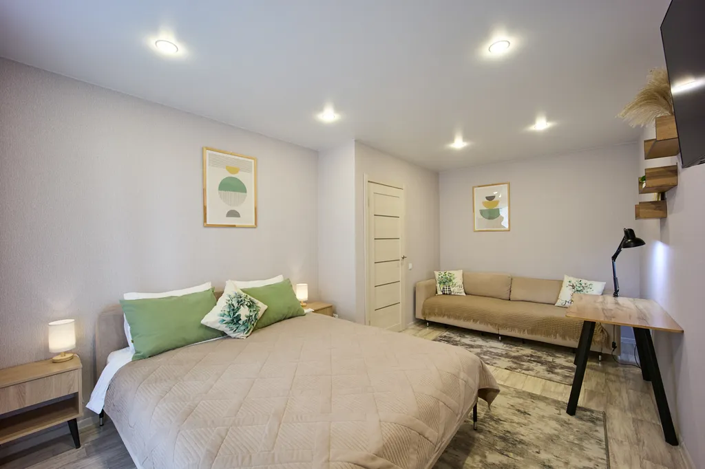 Семейный отдых в тишине: новый дом, безопасный двор и уютная квартира